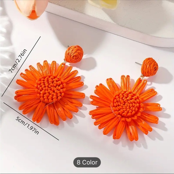 NWT hand woven raffia off white flower earrings - Picture 3 of 3